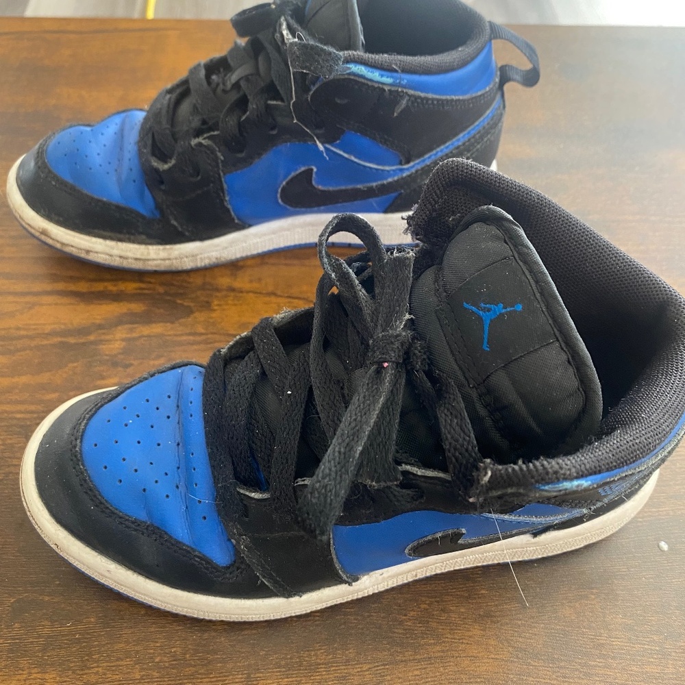 Nike boys air jordans